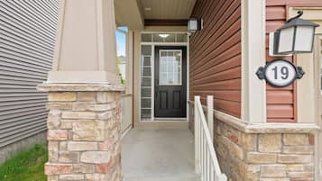 House, 3 Bedrooms, Balcony | Exterior detail