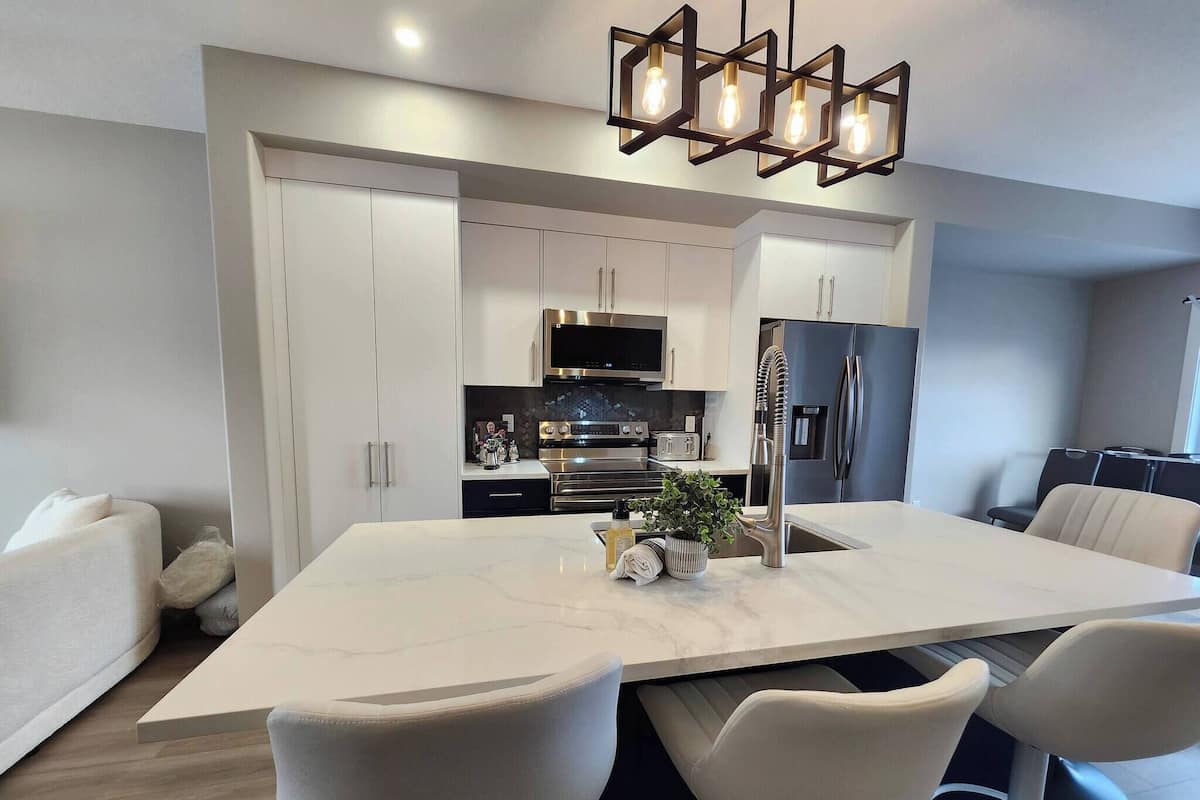 Apartment, 3 Bedrooms | Dining room