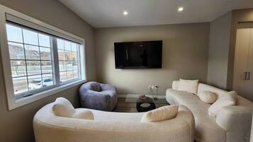 Apartment, 3 Bedrooms | Living area