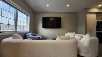 Apartment, 3 Bedrooms | Living room