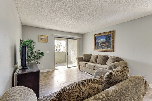 Pool, Hot Tub & Lake Access! Desert Shores Condo