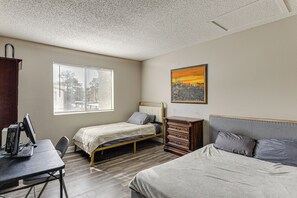 1 Schlafzimmer, Schreibtisch, Bügeleisen/Bügelbrett, Internetzugang