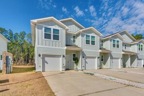 Exterior - Nurse-Ready Rental 2 Mi to UWF Campus & Hospital! (Pensacola)