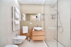 Phòng đôi hoặc 2 giường đơn | Phòng tắm