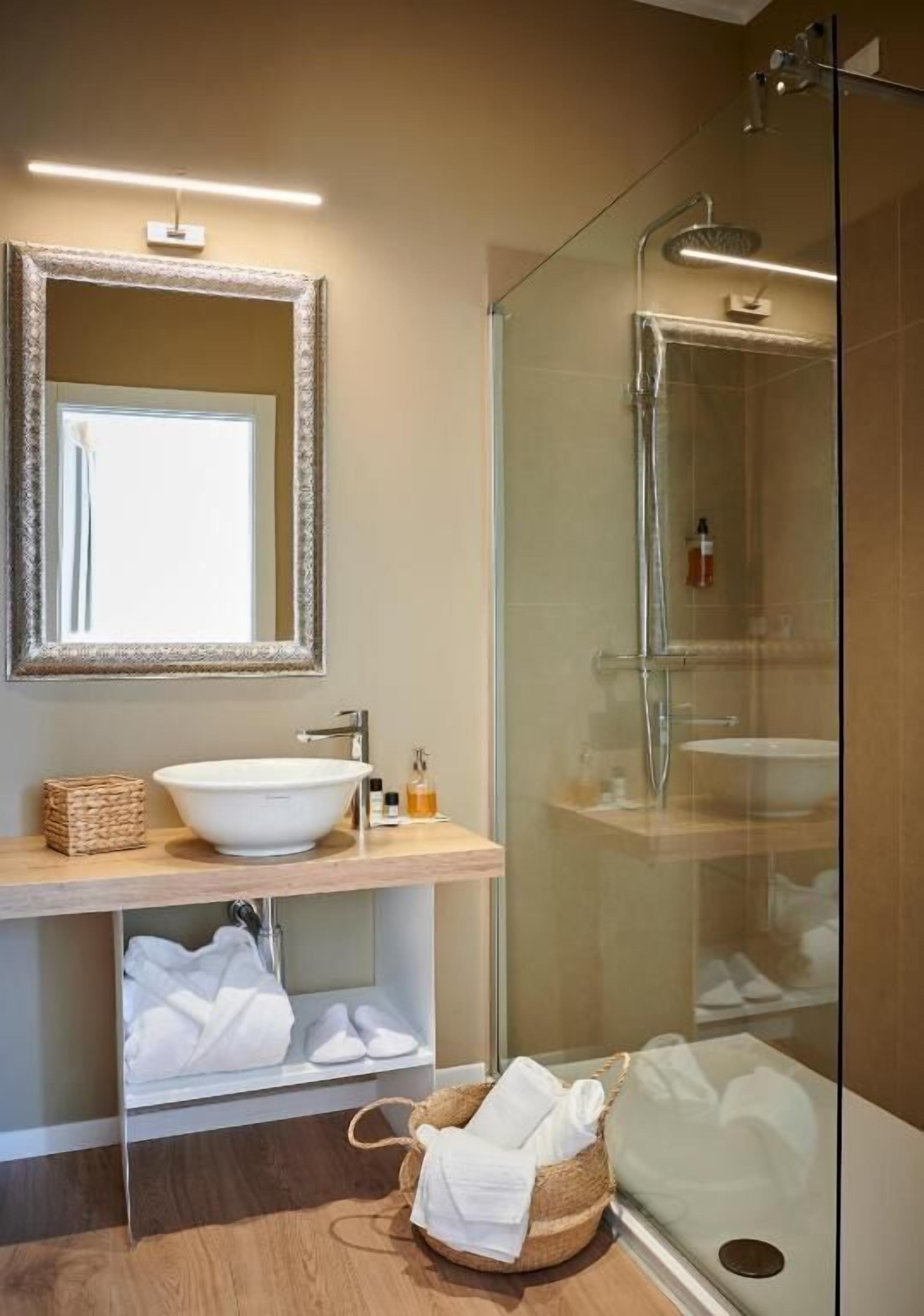 Camera doppia, balcone, vista città | Bagno