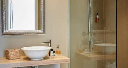 Lainez Rooms & Suites