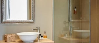 Lainez Rooms & Suites