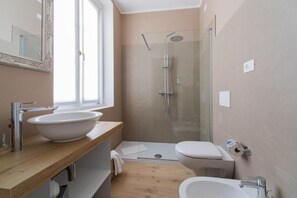 Habitació doble, vistes a la ciutat (private access to Sauna) | Bany