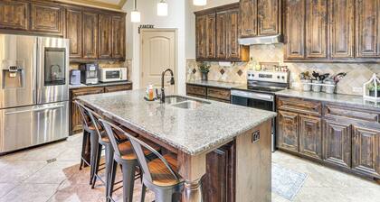 Pool & Hot Tub! Dog-Friendly AwaySis in SE Austin