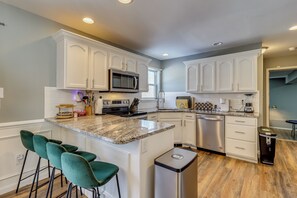 Fridge, microwave, stovetop, dishwasher - Family Retreat w/ Game Room, 4 Mi to Kalahari! (Emerald Lakes)