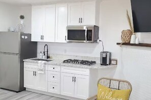 Fridge, microwave, stovetop, coffee/tea maker - Cozy Modern 2-Bd Guest House in Quiet neighborhood! (San Bernardino)