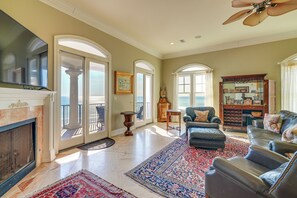 TV, fireplace, stereo - 'Like No Other' in the Panhandle of Florida (Seacrest Beach)