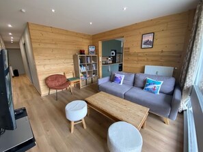 TV, DVD player, ping pong, books - Fully renovated apartment at the foot of the slopes and Télémix Belle Étoile (Les Deux Alpes)