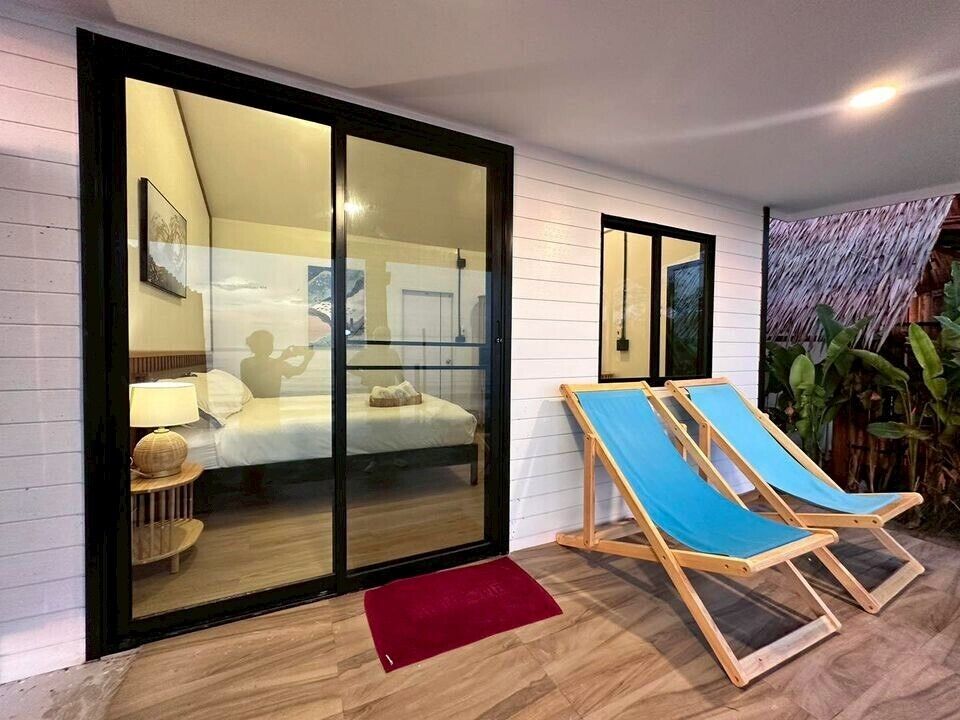 Free minibar, blackout curtains, free WiFi, bed sheets