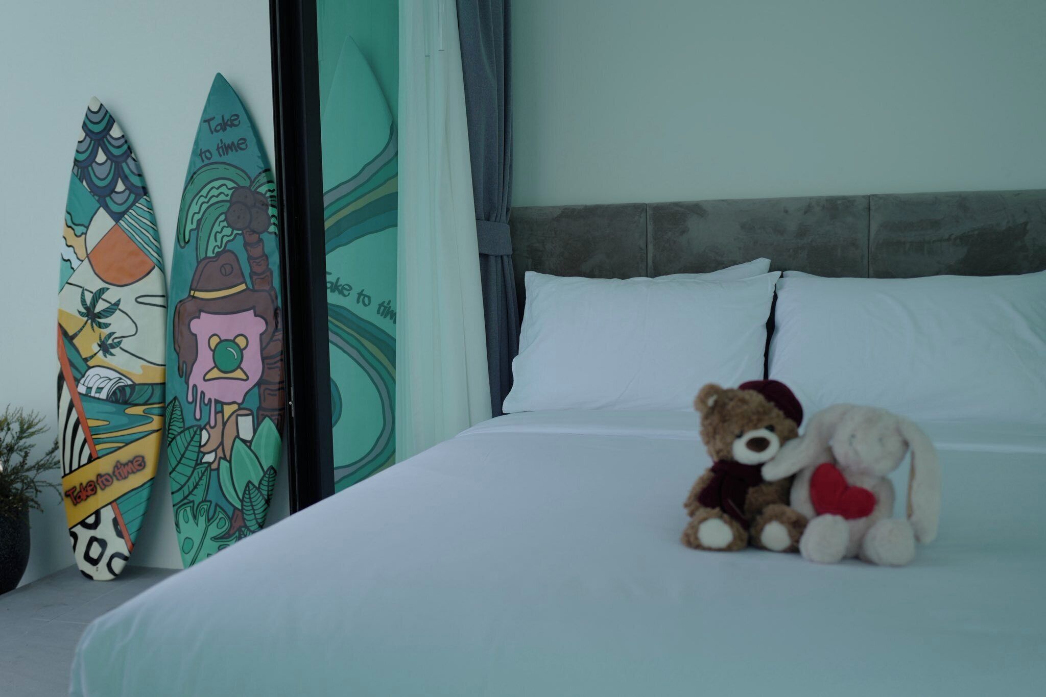 Free minibar, blackout curtains, free WiFi, bed sheets