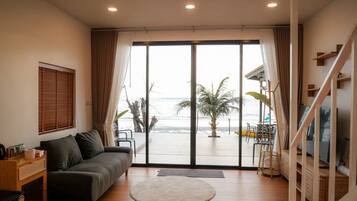 Villa, sjøutsikt | Oppholdsområde