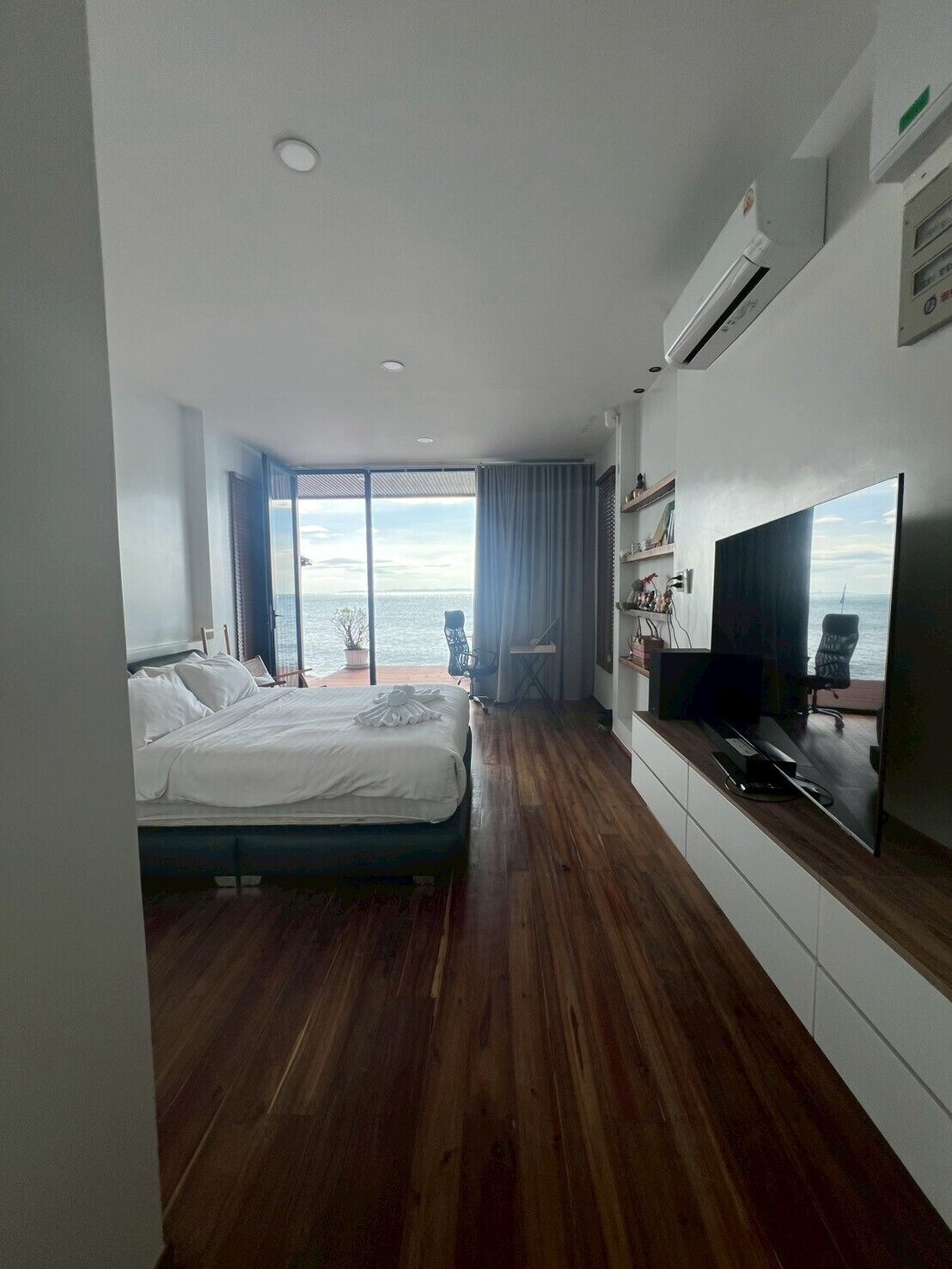 Deluxe Suite, Patio, Sea View | Blackout drapes, free WiFi