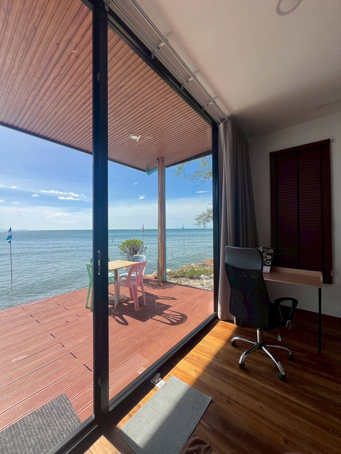 Suite – deluxe, terrasse, sjøutsikt | Innvendig