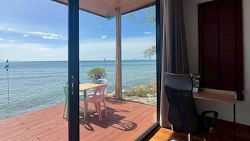 Suite – deluxe, terrasse, sjøutsikt | Innvendig