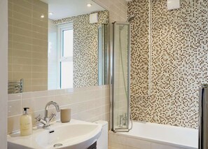 Shower, hair dryer, shampoo - Bright 1BDR Flat near Greenwich Park n Blackheath (Greater London)