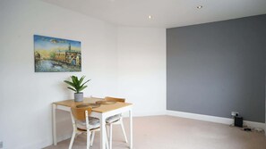 Dining - Bright 1BDR Flat near Greenwich Park n Blackheath (Greater London)