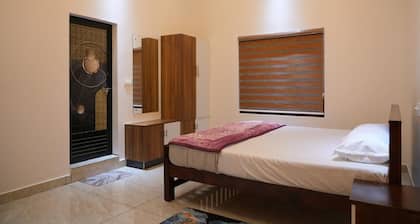 Lovely 3-bedroom house in charming Chakkupallam perfect for families