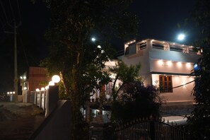 Exterior - Lovely 3-bedroom house in charming Chakkupallam perfect for families (Anakkara)