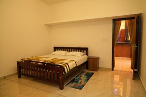 3 bedrooms, iron/ironing board, WiFi, wheelchair access - Lovely 3-bedroom house in charming Chakkupallam perfect for families (Anakkara)