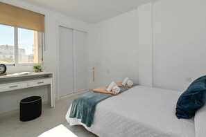 2 habitaciones, tabla de planchar con plancha, wifi y ropa de cama 