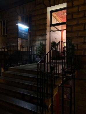 Exterior detail - Caravel Guest House (Edinburgh)
