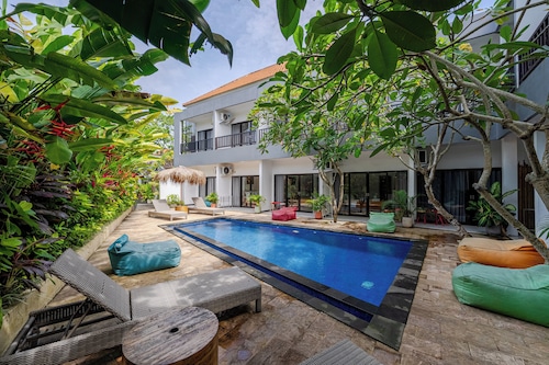 Summer of Surf Hostel Uluwatu