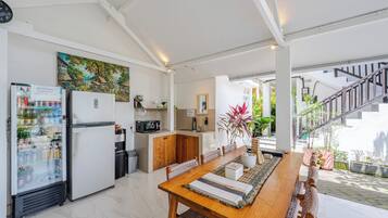 Frigorífico y microondas