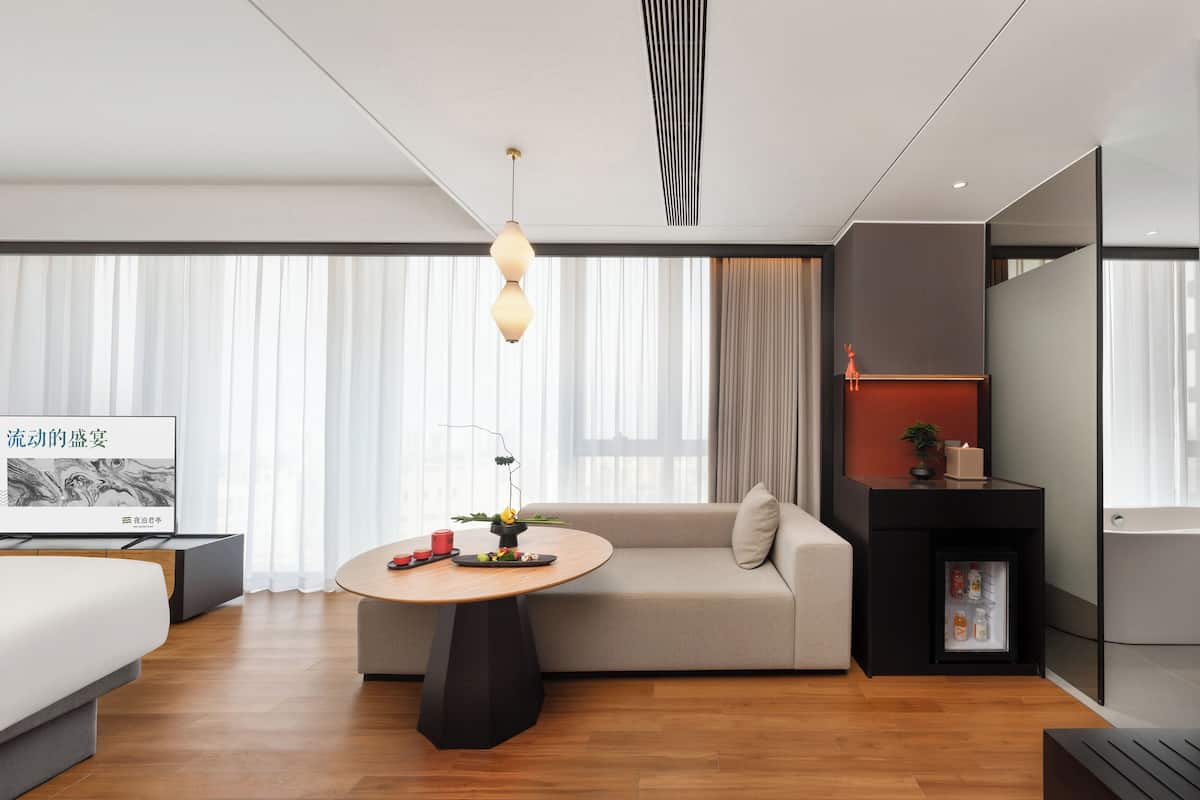 Familie vierpersoonskamer, 2 queensize bedden, schoonmaakservice, uitzicht op stad