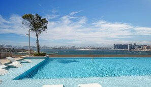 Outdoor pool - LUX Atlantis View Luxury Beach Suite 2 (Dubai)
