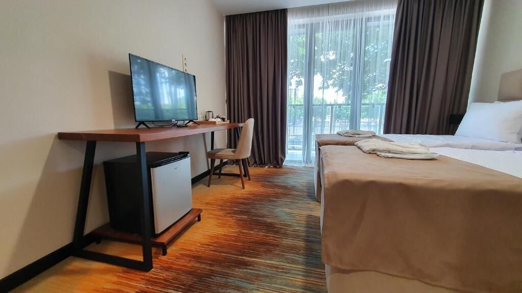 Zweibettzimmer, Balkon, Flussblick | Zimmersafe, Verdunkelungsvorhänge, schallisolierte Zimmer