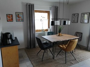 Dining - Vacation apartment with 2 bedrooms, 85 sqm (Traunstein)