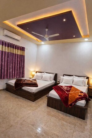 Family Room | Rollaway beds, free WiFi, bed sheets - Shree Shyam Kiran Palace (Danta Ramgarh)