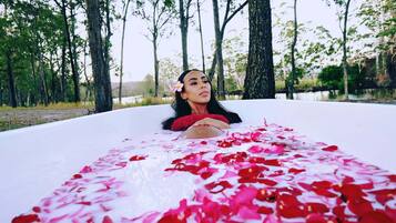 Outdoor spa tub