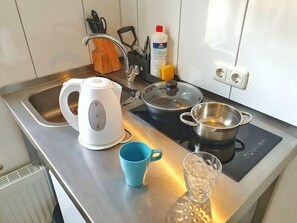 Private kitchen - B & L Hostel (Bremen)