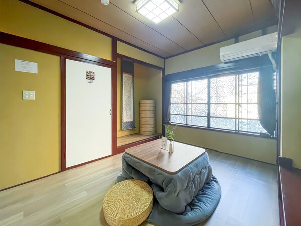 Interior - 7:00pm IN/19:00pm OUT 】 Free shuttle service from Ikebukuro, Oji, and Akabane Stations / Private villa / 8 minutes from station / 13 minutes from Ikebukuro / Max. 11 people (北区)