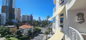 Property grounds - Broadbeach Holiday Apartments (Gold Coast)