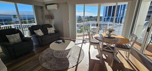 Room - Broadbeach Holiday Apartments (Gold Coast)