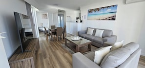 Room - Broadbeach Holiday Apartments (Gold Coast)