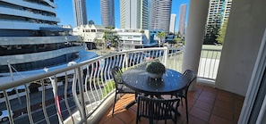Room - Broadbeach Holiday Apartments (Gold Coast)