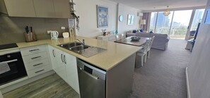 Room - Broadbeach Holiday Apartments (Gold Coast)