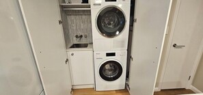 Interior - Broadbeach Holiday Apartments (Gold Coast)