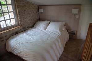 1 bedroom, iron/ironing board, travel cot, free WiFi - Small house with garden in the heart of the city (Coutances)