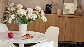 Family Room | Dining