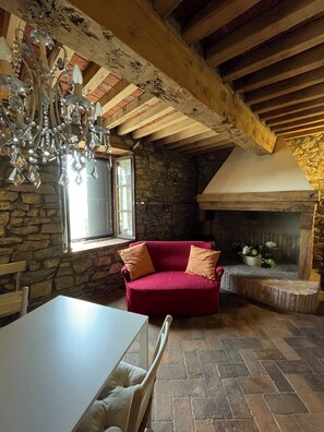 Living area - Cozy house in the hills of Parma, with garden and a beautiful pool (Solignano)