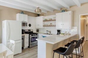 Fridge, microwave, oven, stovetop - 2BDR Bayfront Condo w/ Dock Access | Edgewater (Newport Beach)